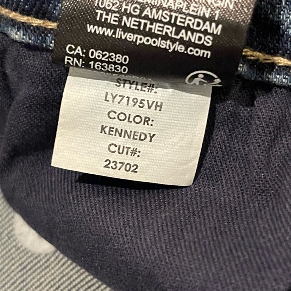 Liverpool Kennedy Crop straight leg NWT distressed soft denim jeans stitch fix - Picture 11 of 16